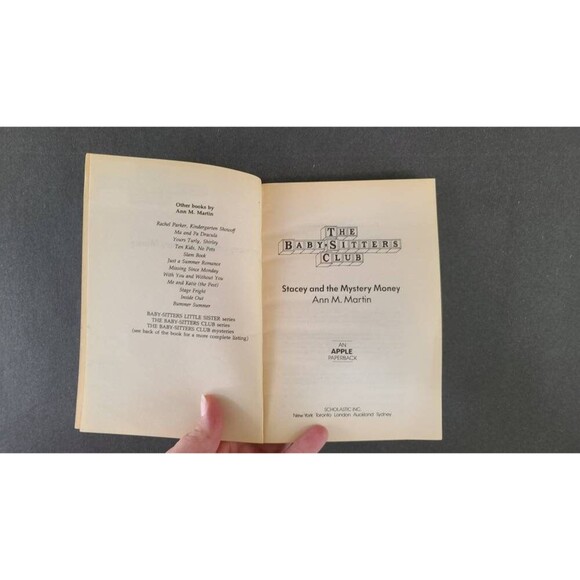 The Babysitters Club, Mystery #10, Stacey and the Mystery Money - Picture 3 of 10